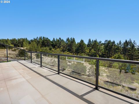 A home in Manzanita