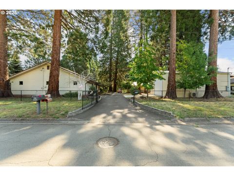 1525 KENDALL ST Roseburg OR 97471