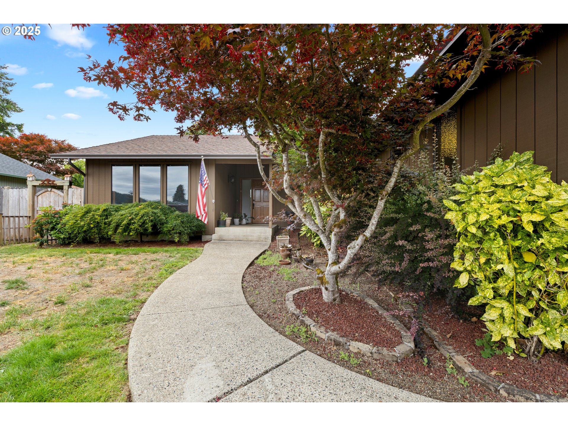 2445 LOMA VISTA DR