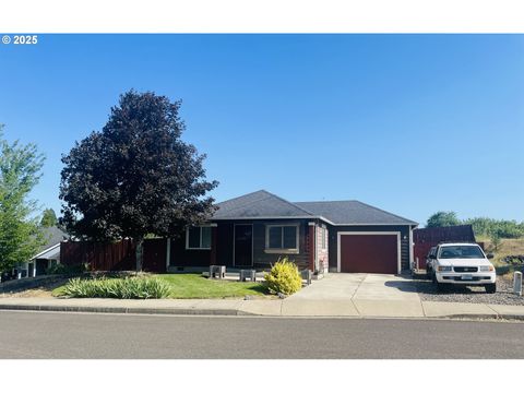 807 CALLAHAN DR Roseburg OR 97471