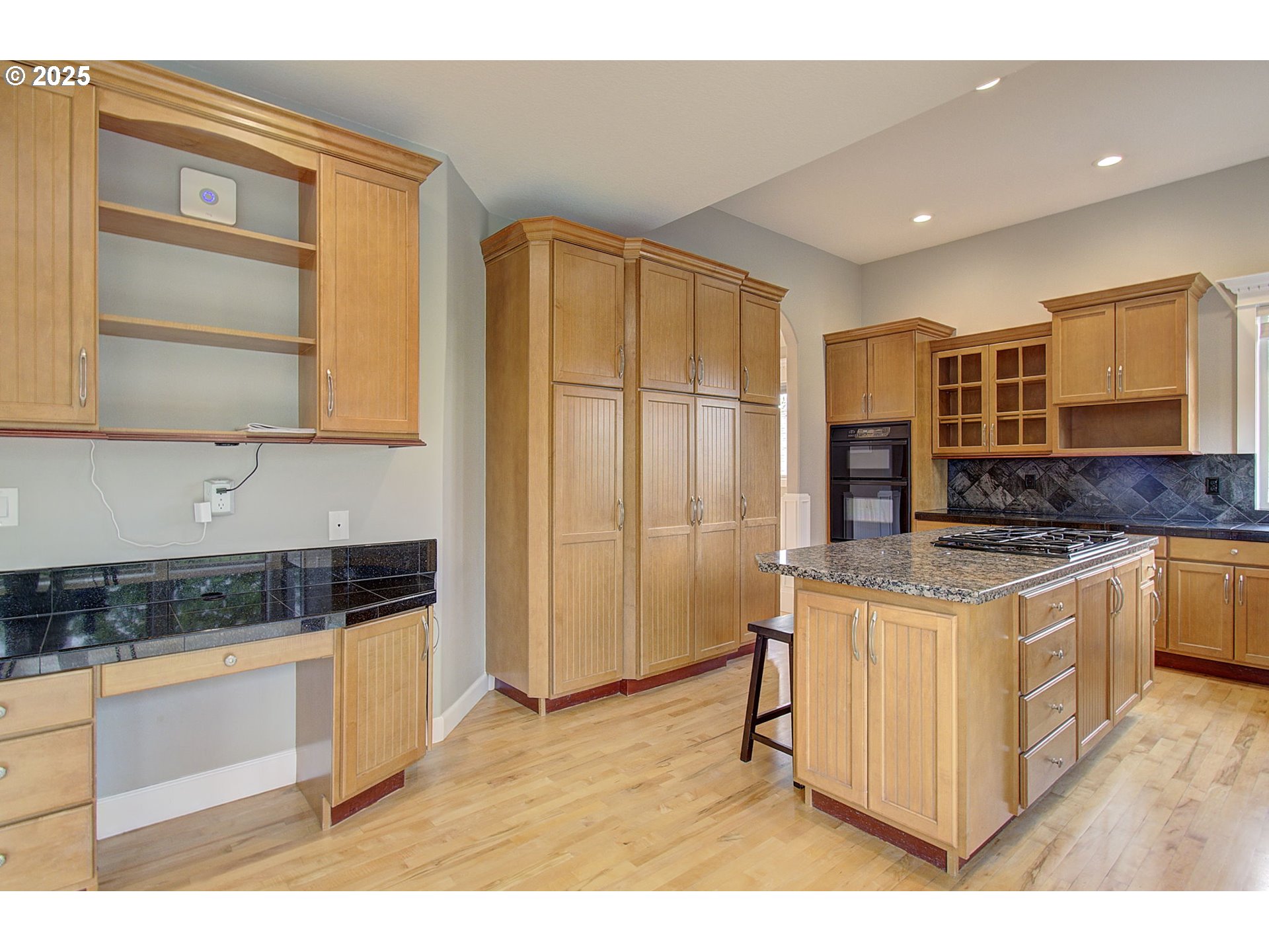 933 NW GRAND RIDGE DR