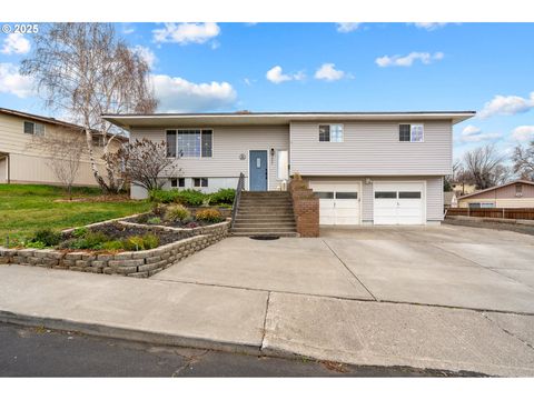 Photo of 3226 SW Isaac Ave, Pendleton, OR 97801 (MLS # 465251563)