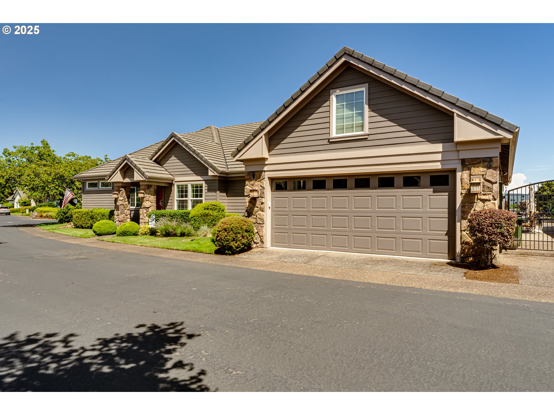 3241 LAKE GLENN DR