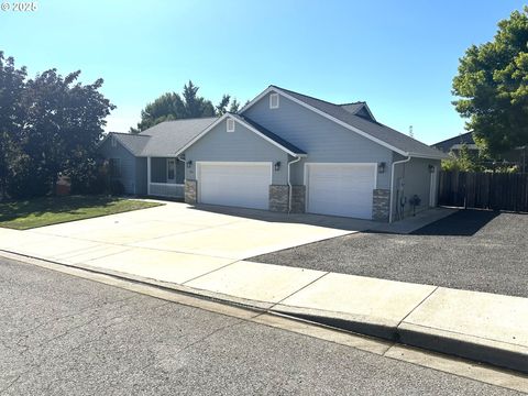 364 NW TEAL ST Winston OR 97496