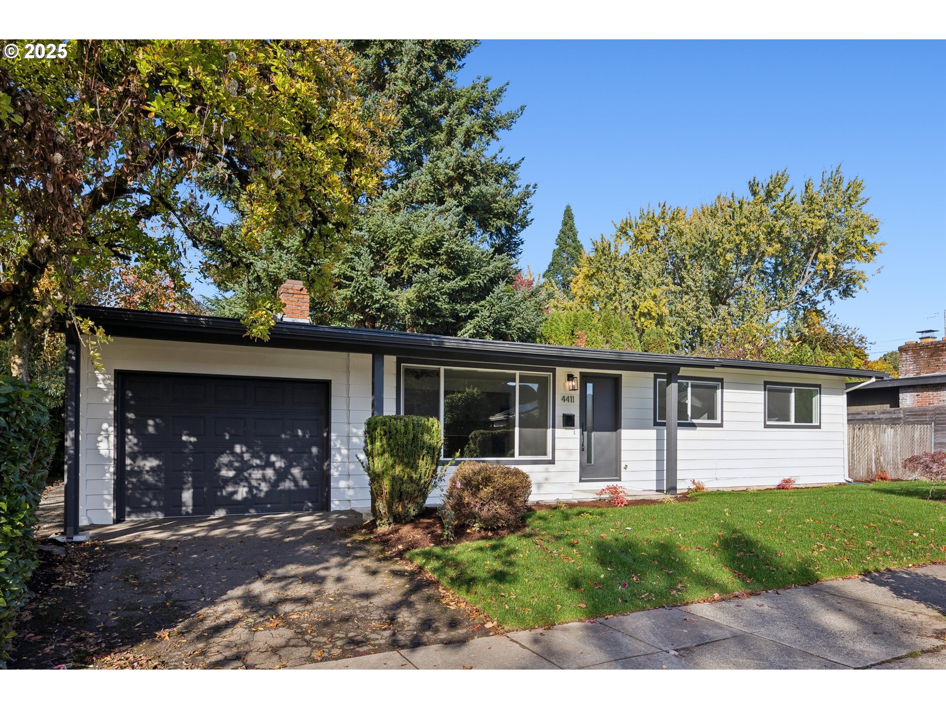 4411 SE LEXINGTON ST