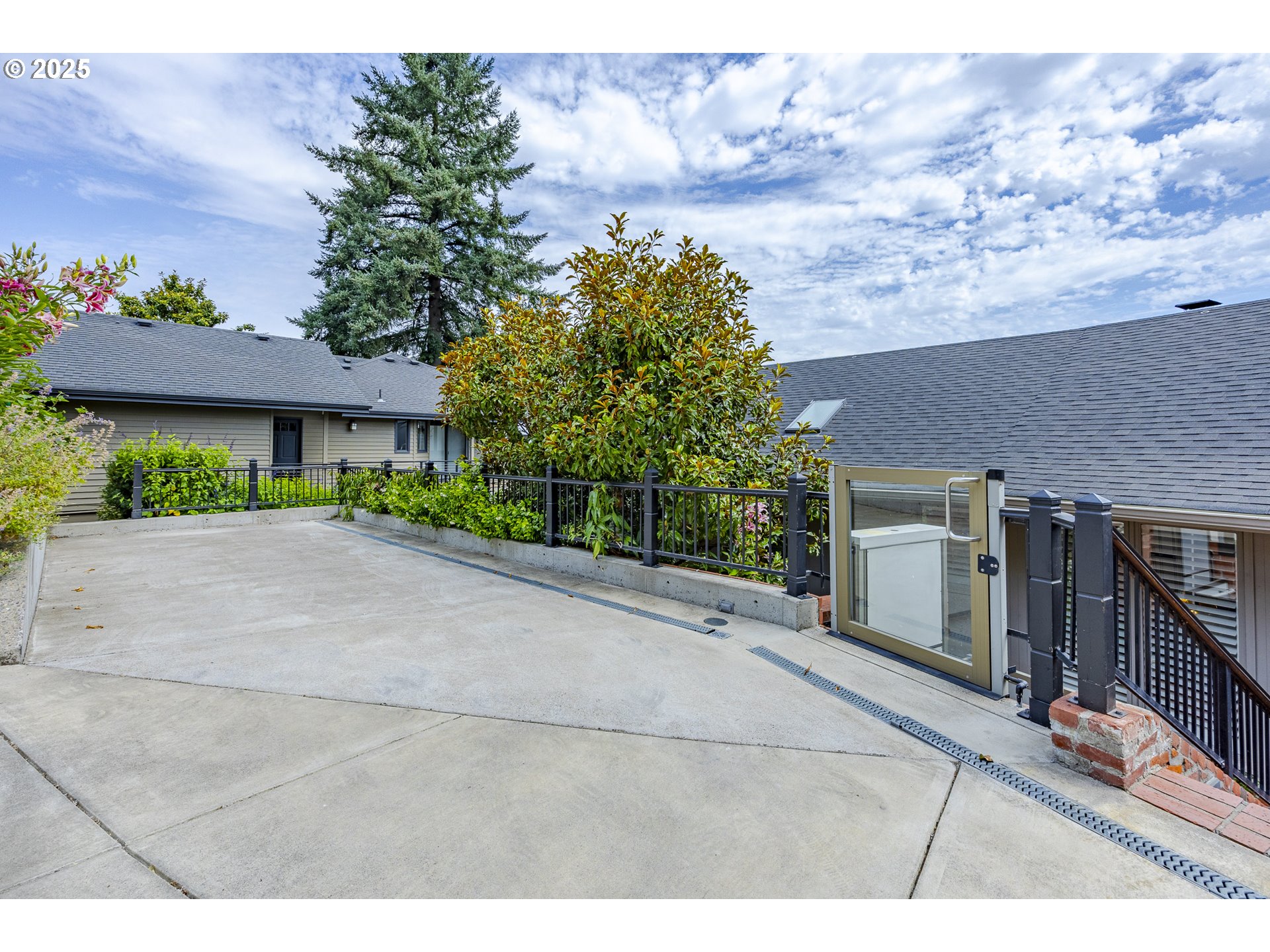 420 SPYGLASS DR