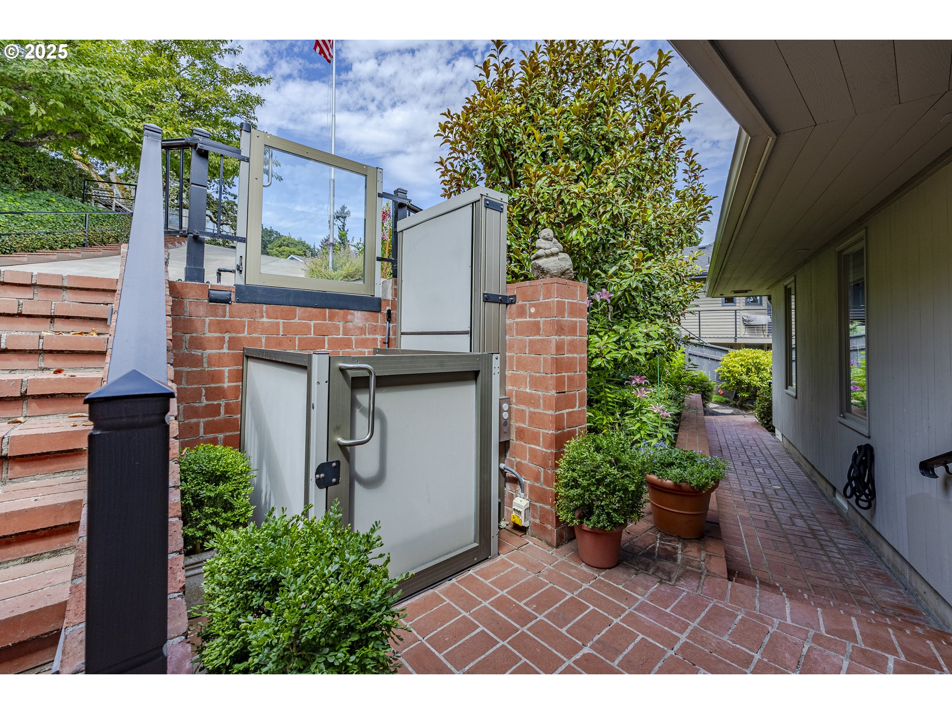420 SPYGLASS DR