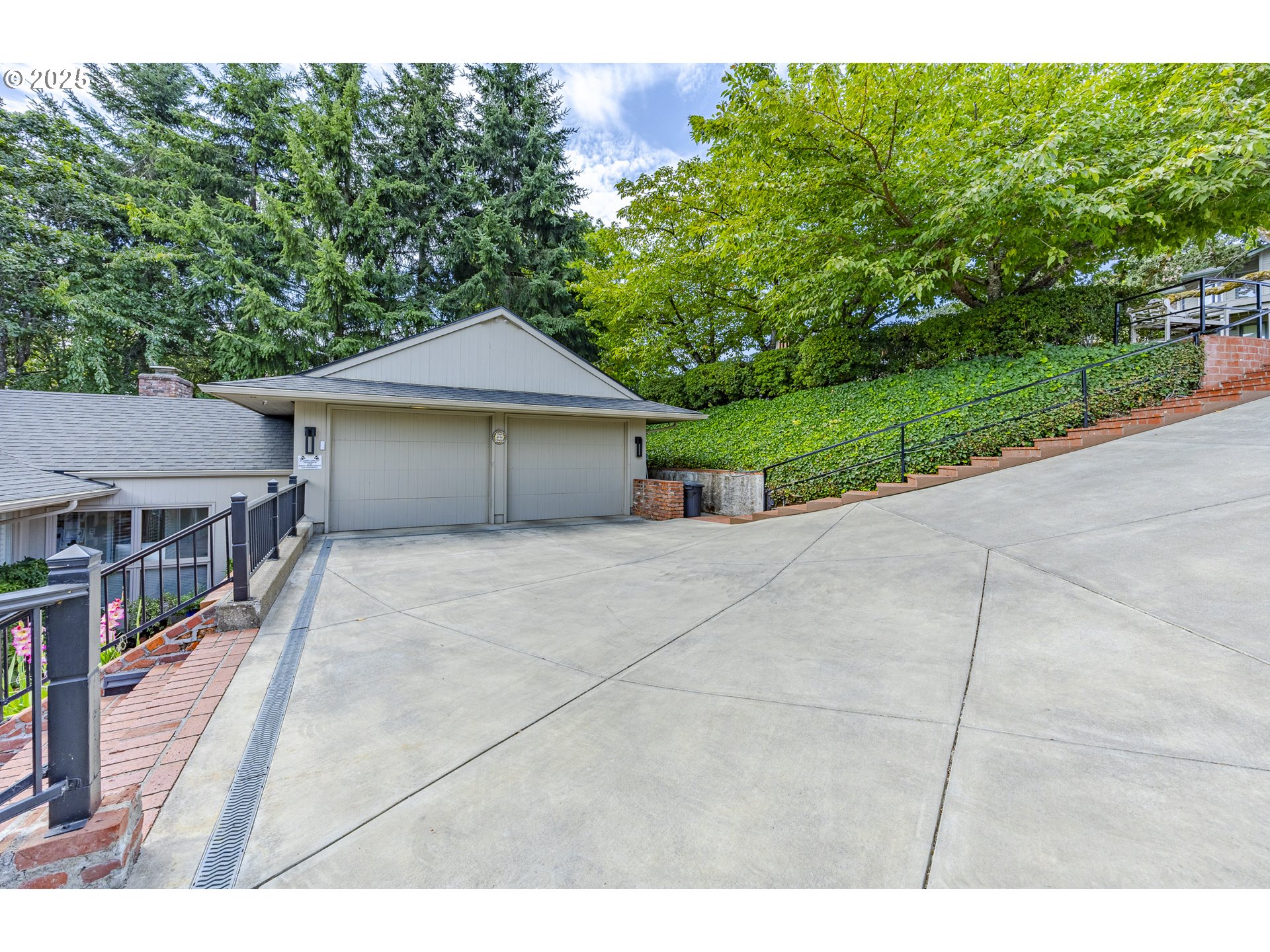 420 SPYGLASS DR
