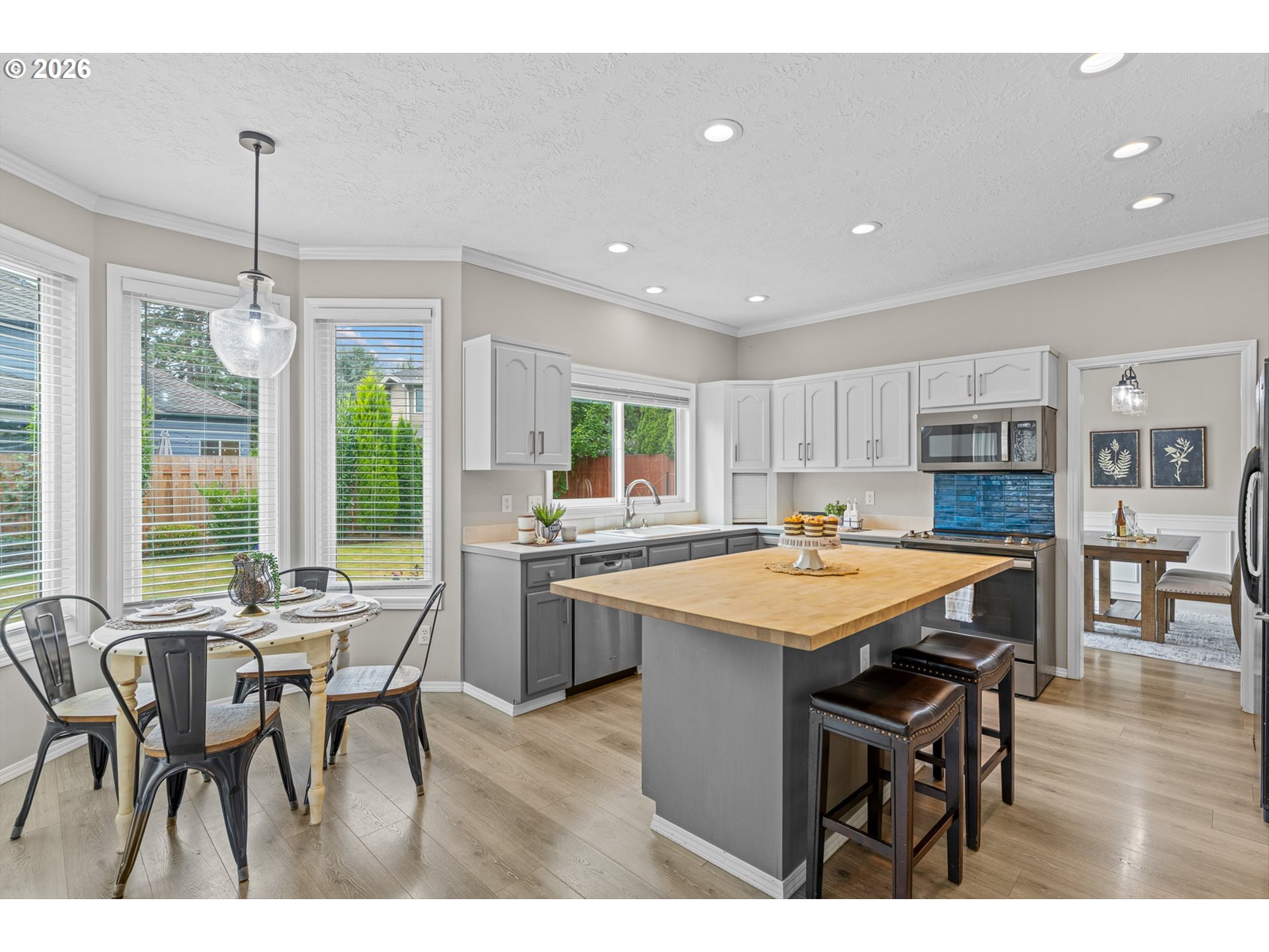 807 ALICIA CT