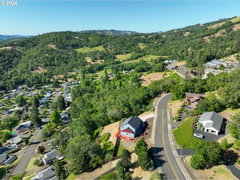 A home in Roseburg