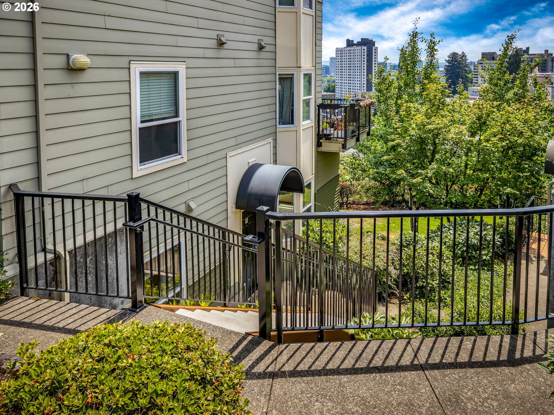 232 NW UPTOWN TER 1B