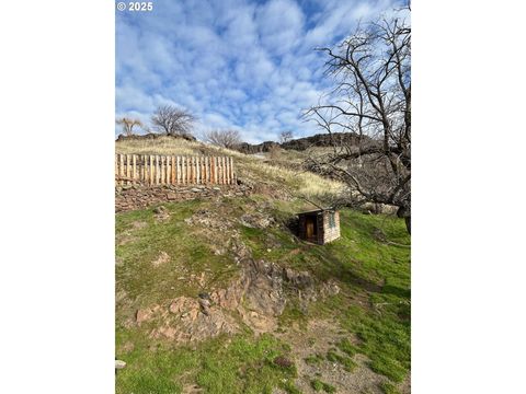 A home in Wishram