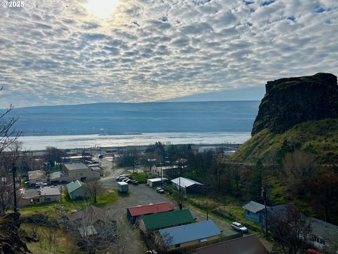 A home in Wishram