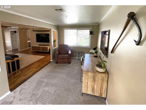 Tiny photo for 76484 Portal Dr, Oakridge, OR 97463 (MLS # 608346198)