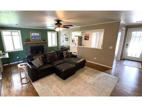 Tiny photo for 76484 Portal Dr, Oakridge, OR 97463 (MLS # 608346198)