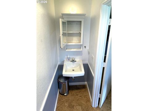 Tiny photo for 76484 Portal Dr, Oakridge, OR 97463 (MLS # 608346198)