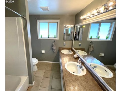 Tiny photo for 76484 Portal Dr, Oakridge, OR 97463 (MLS # 608346198)