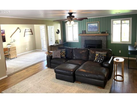 Tiny photo for 76484 Portal Dr, Oakridge, OR 97463 (MLS # 608346198)