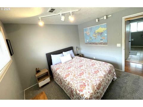 Tiny photo for 76484 Portal Dr, Oakridge, OR 97463 (MLS # 608346198)