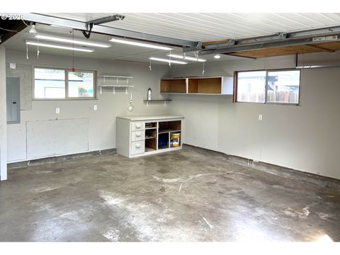 Tiny photo for 76484 Portal Dr, Oakridge, OR 97463 (MLS # 608346198)