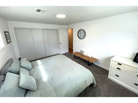 Tiny photo for 76484 Portal Dr, Oakridge, OR 97463 (MLS # 608346198)