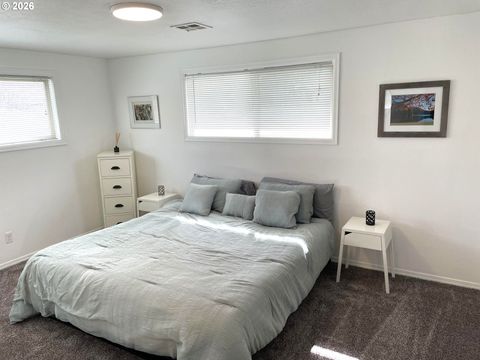 Tiny photo for 76484 Portal Dr, Oakridge, OR 97463 (MLS # 608346198)