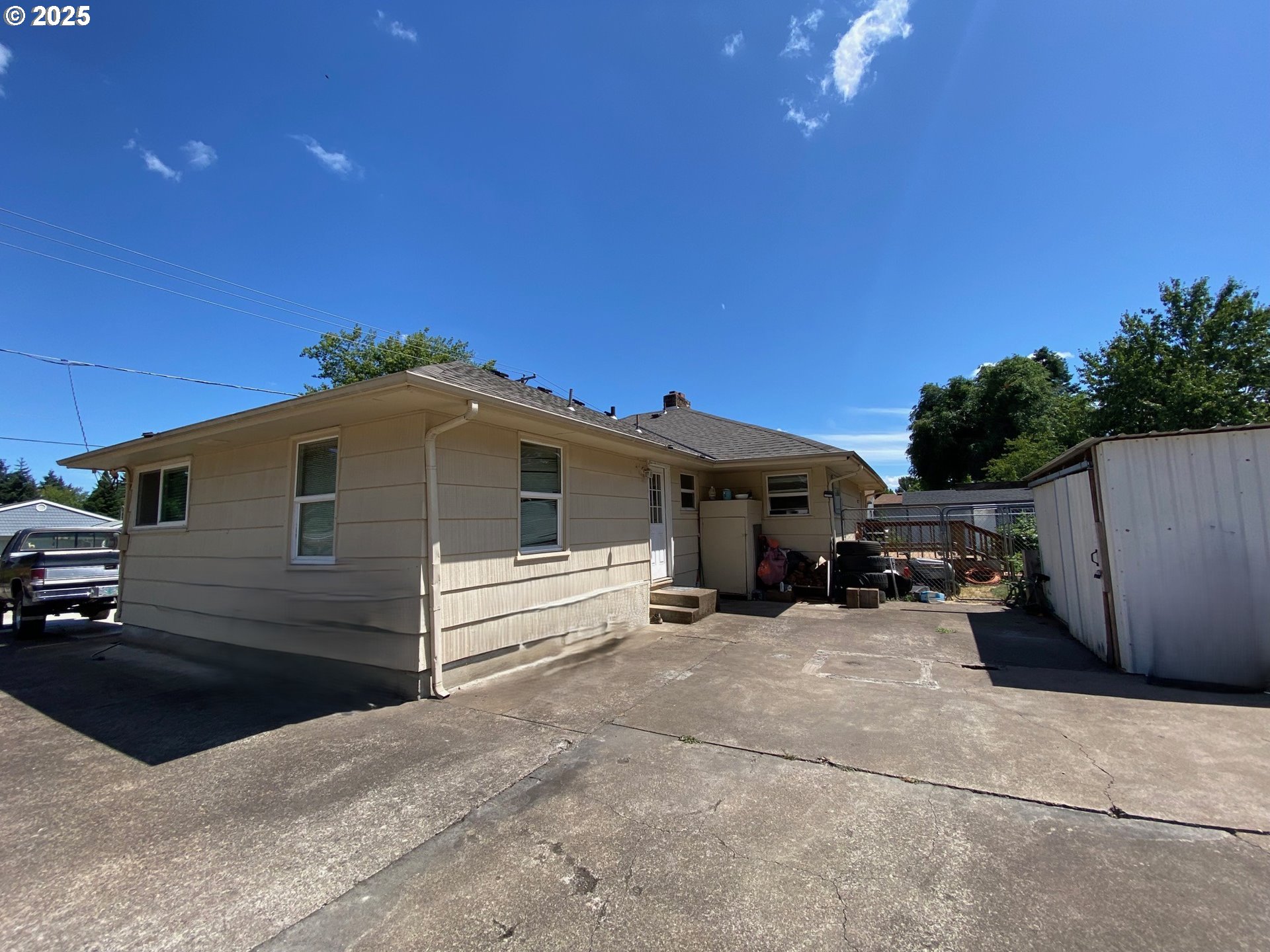 930 LAURELHURST DR