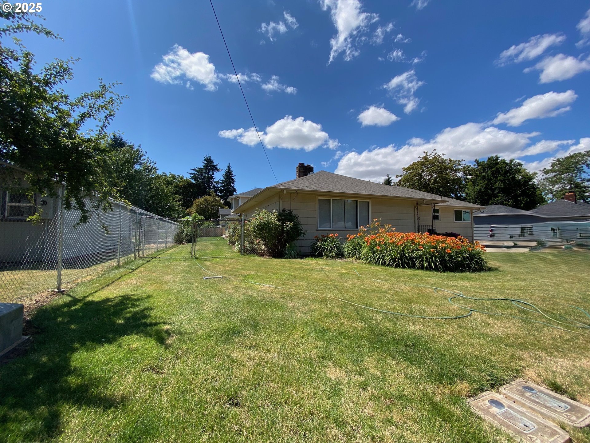930 LAURELHURST DR