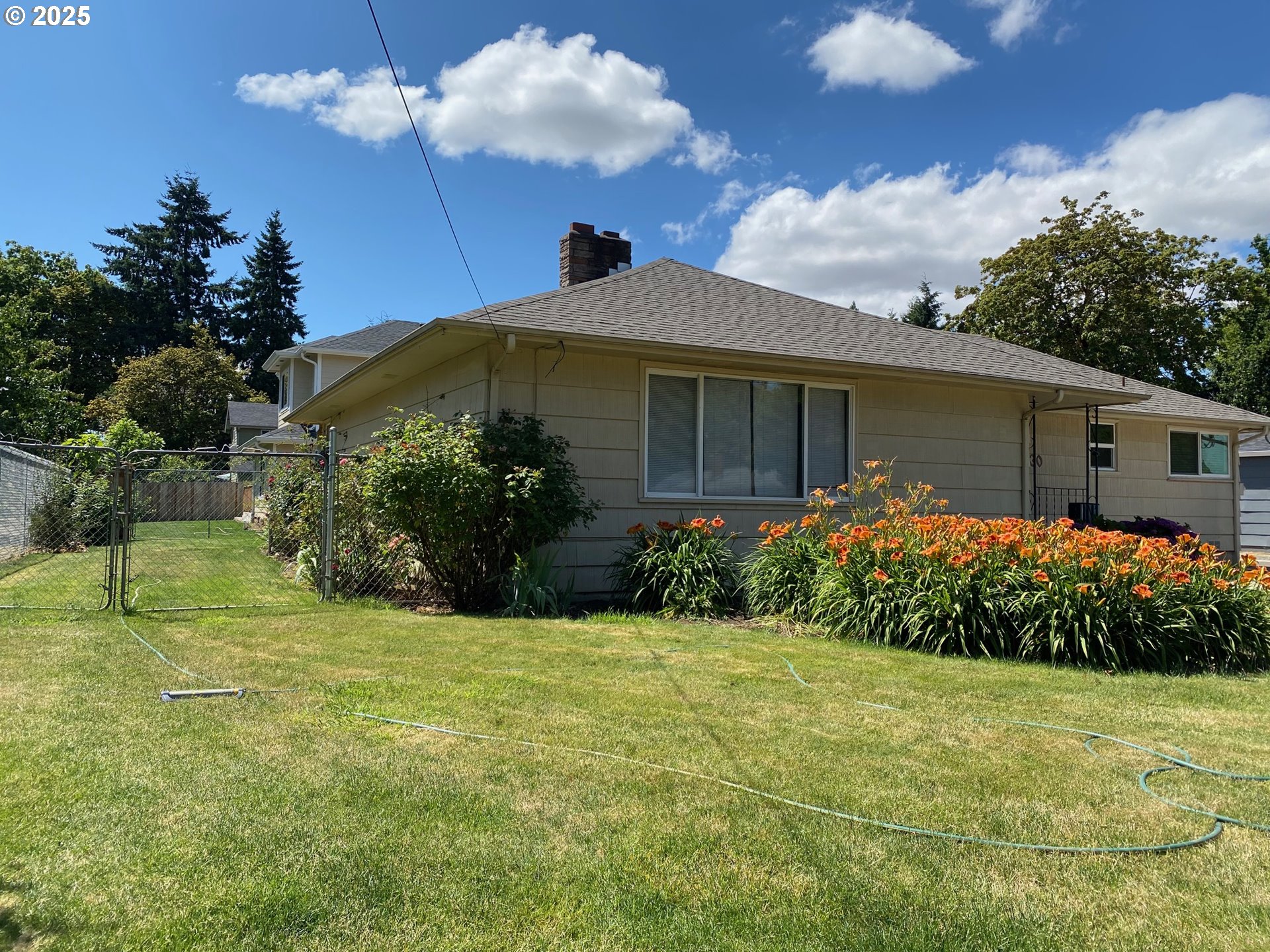 930 LAURELHURST DR