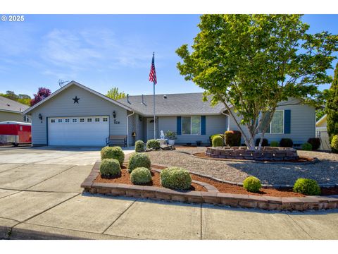 526 Little Valley Rd, Roseburg, OR 97471 - MLS#: 493440942