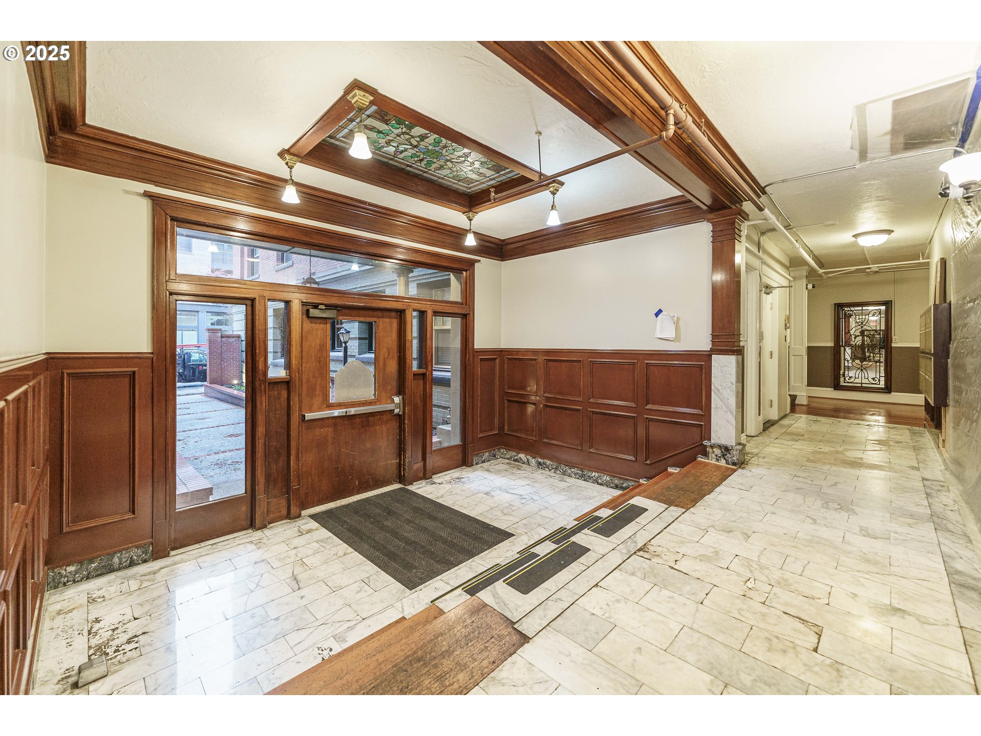 2109 NW IRVING ST 114