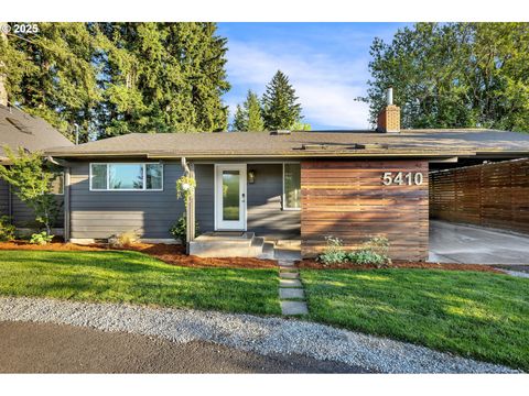 Photo of 5410 NW 38th Ave, Camas, WA 98607 (MLS # 183462302)