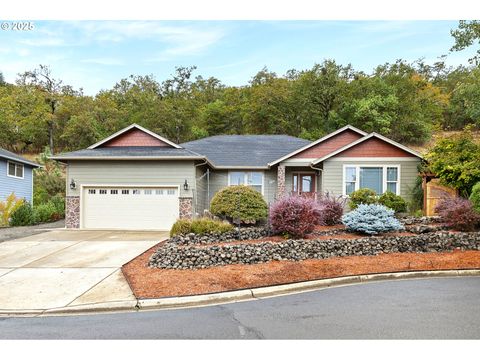 1744 NE SHALE CT Roseburg OR 97470