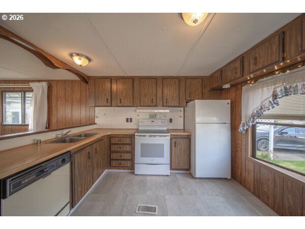 1413 HAWTHORNE AVE 32