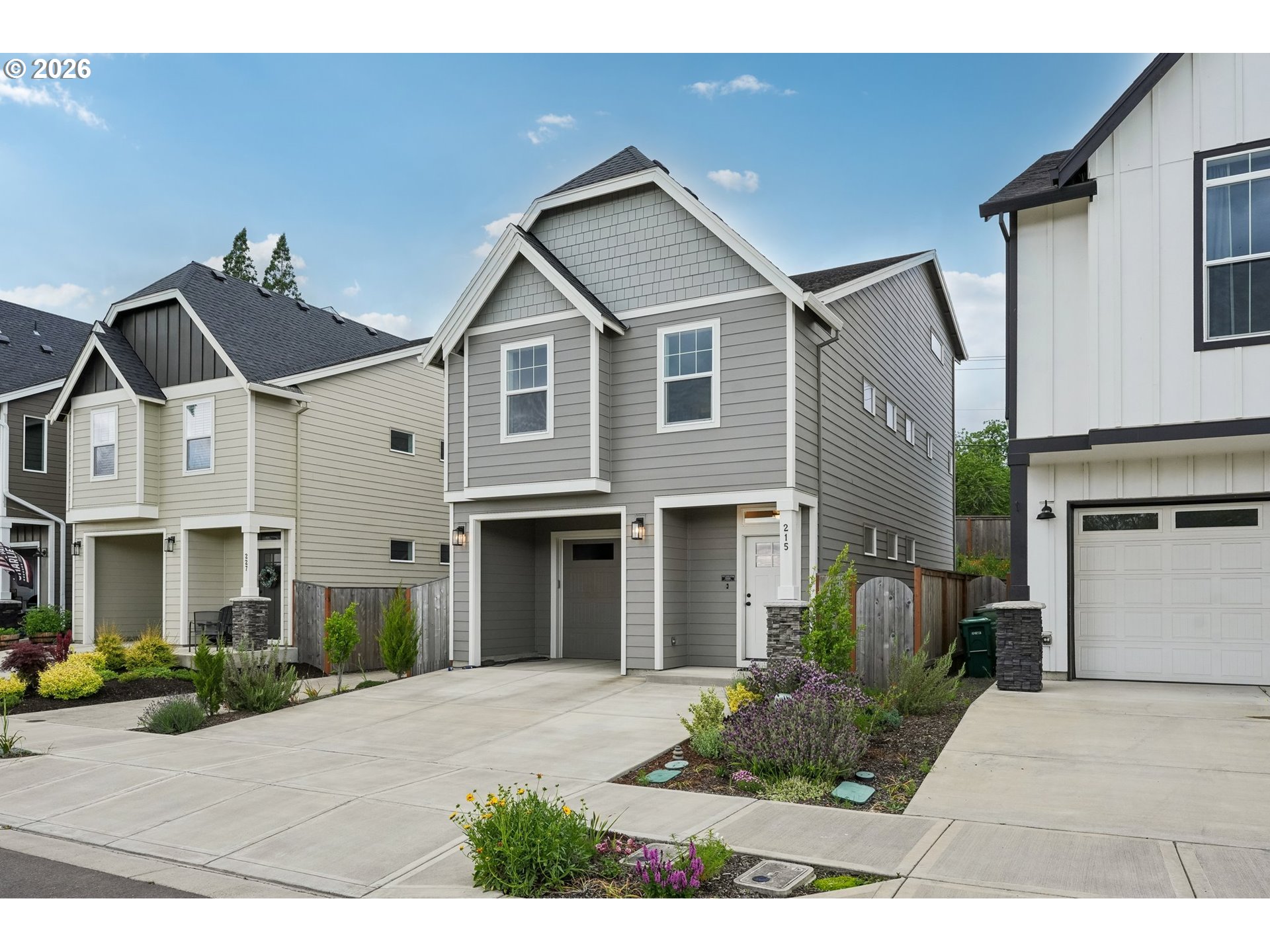 215 W BARBARAS WAY