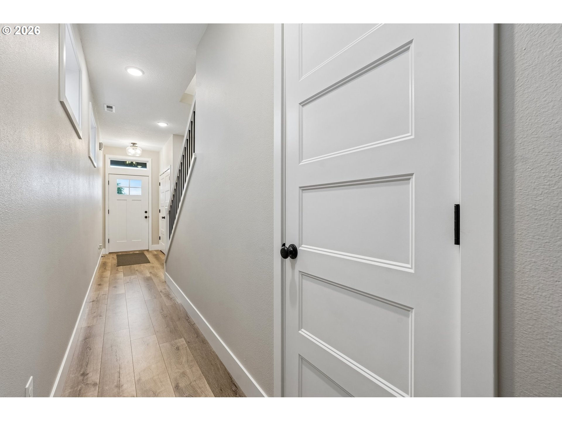 215 W BARBARAS WAY