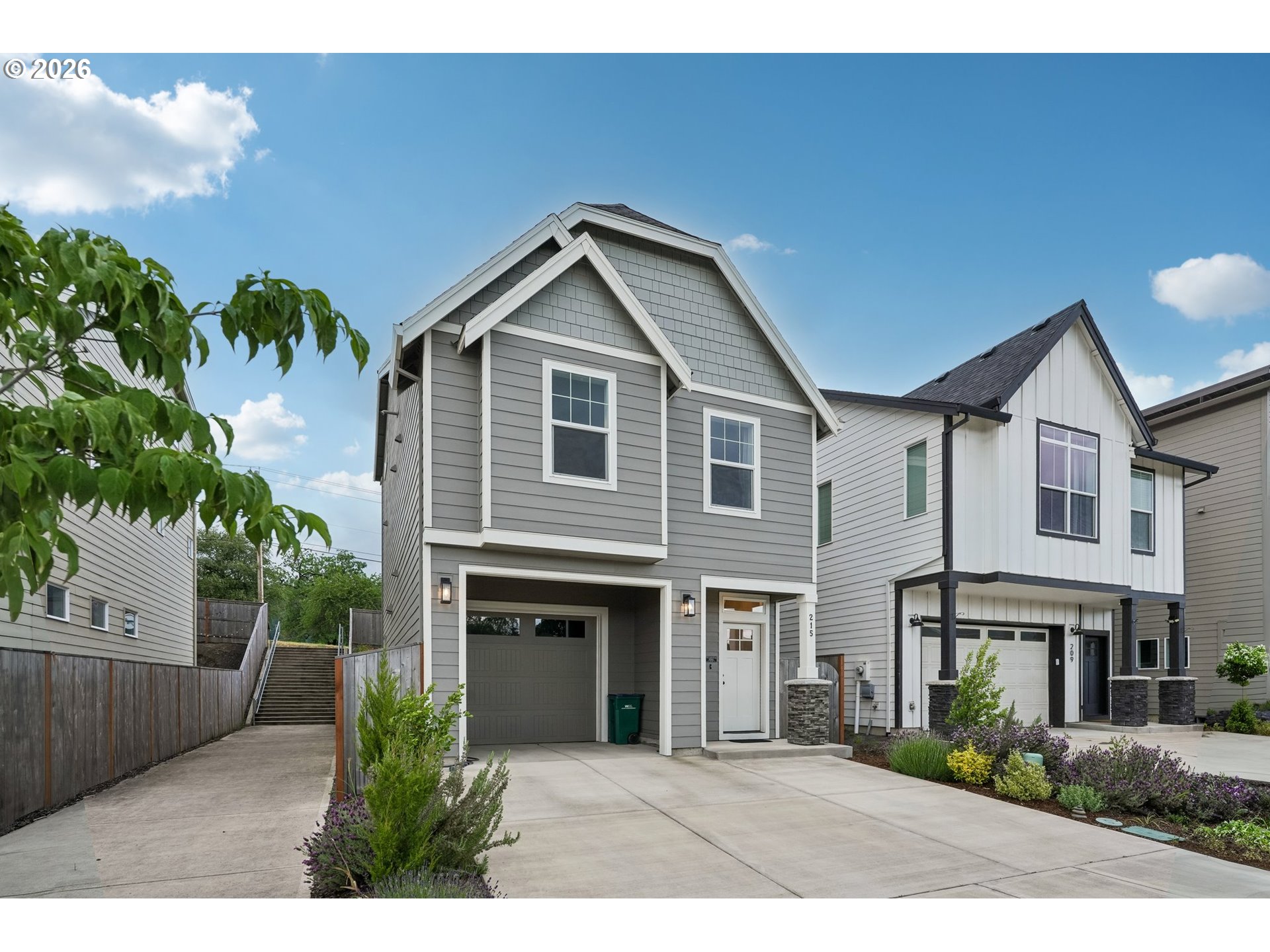 215 W BARBARAS WAY
