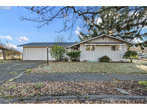 Photo of 1925 Harvard Dr, Eugene, OR 97405 (MLS # 709033063)
