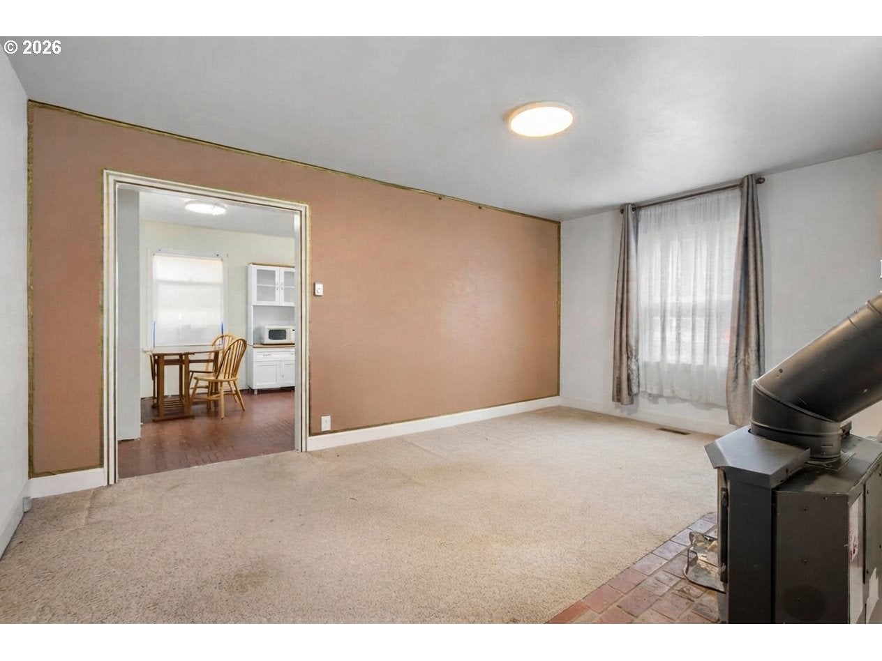 194 S ELM ST