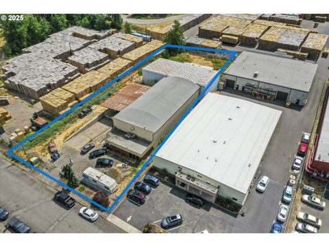 1885 ANUNSEN CT NE Salem OR 97301