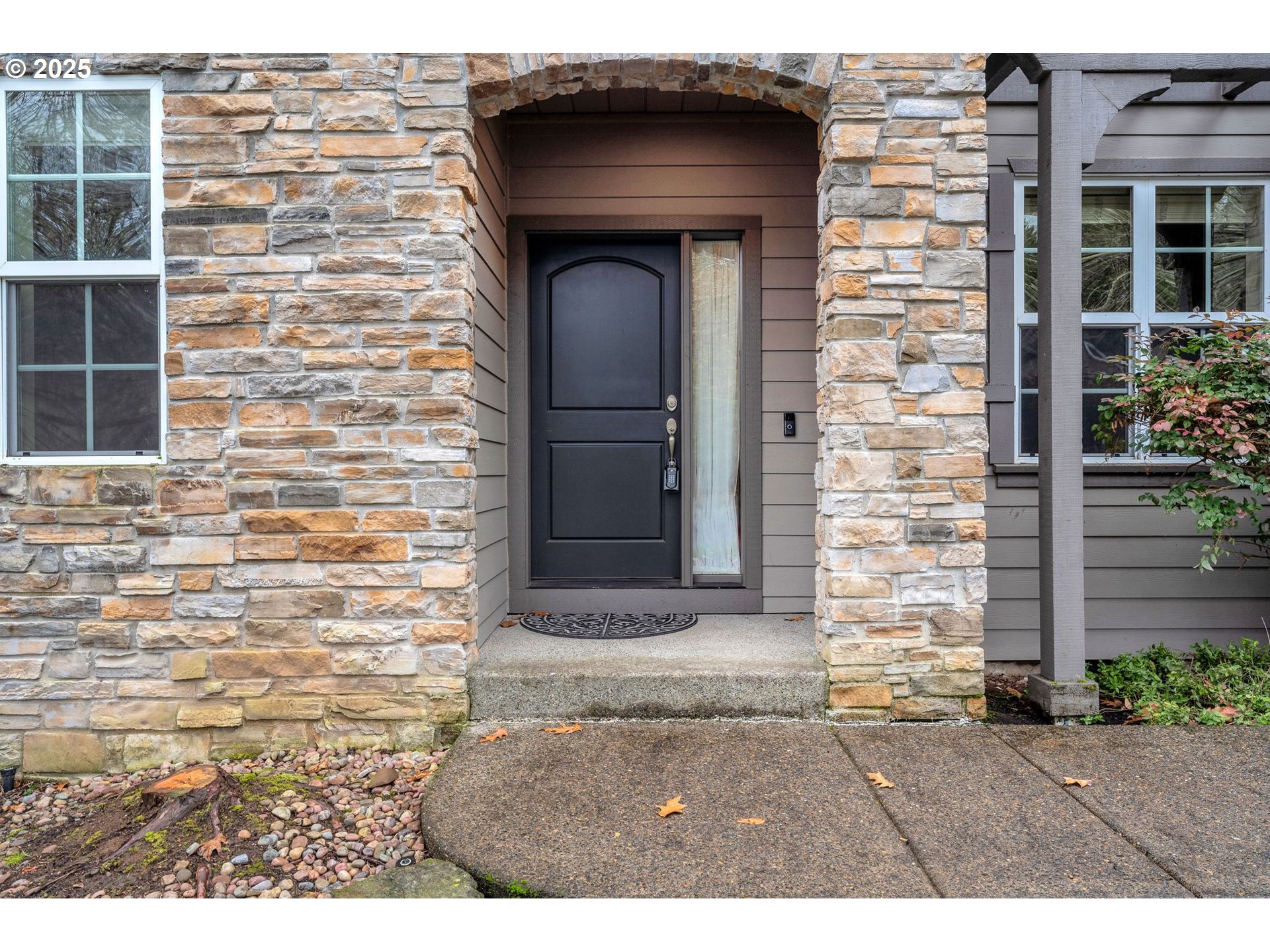 8704 SW MARSEILLES DR