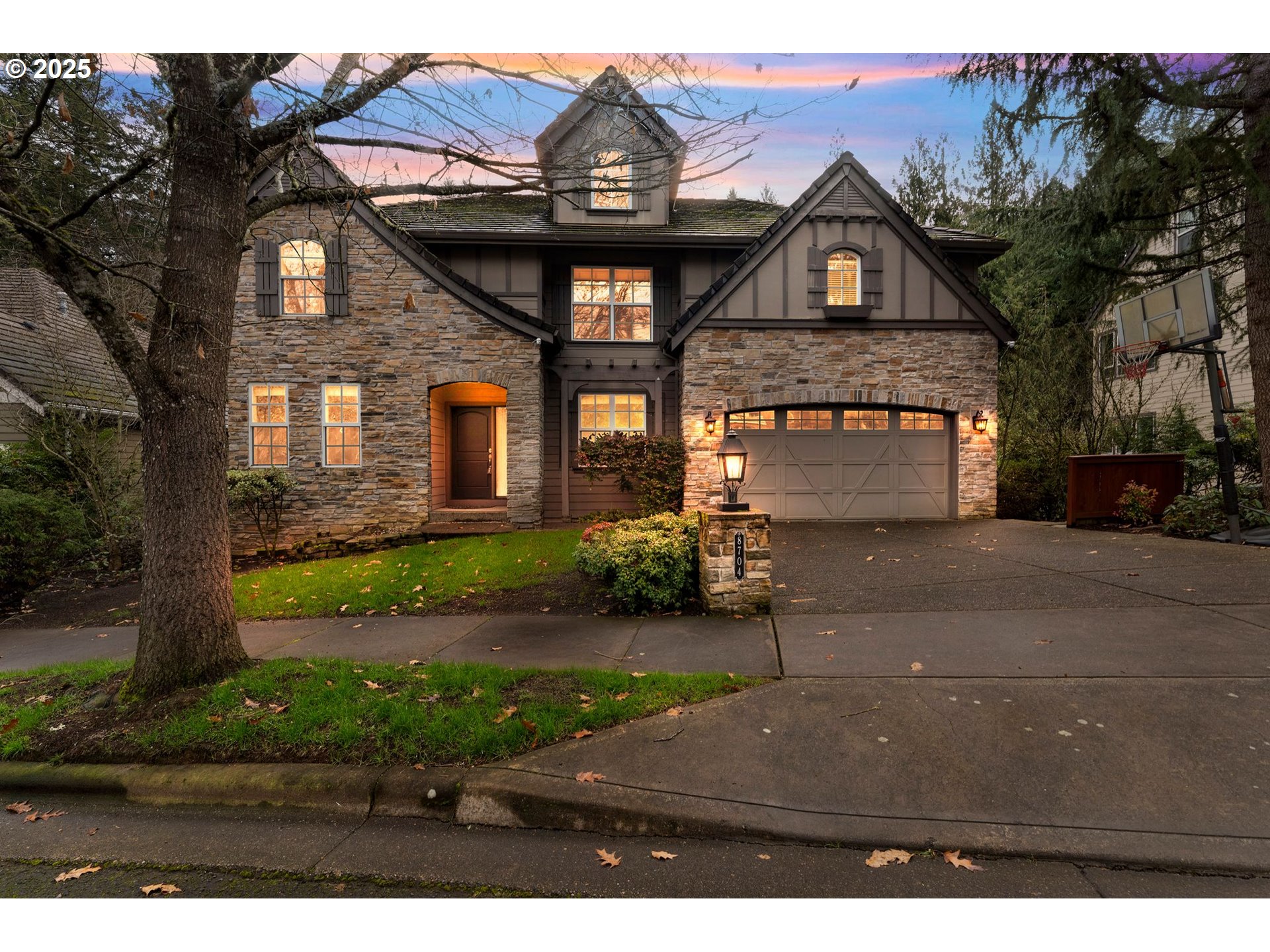 8704 SW MARSEILLES DR