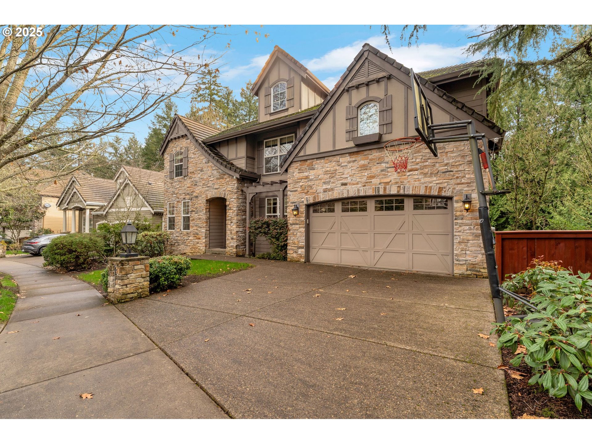 8704 SW MARSEILLES DR