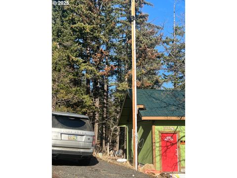 A home in Maupin