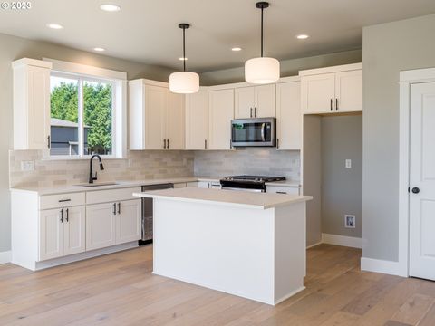 Tiny photo for 267 Sunday Dr, Creswell, OR 97426 (MLS # 673210649)