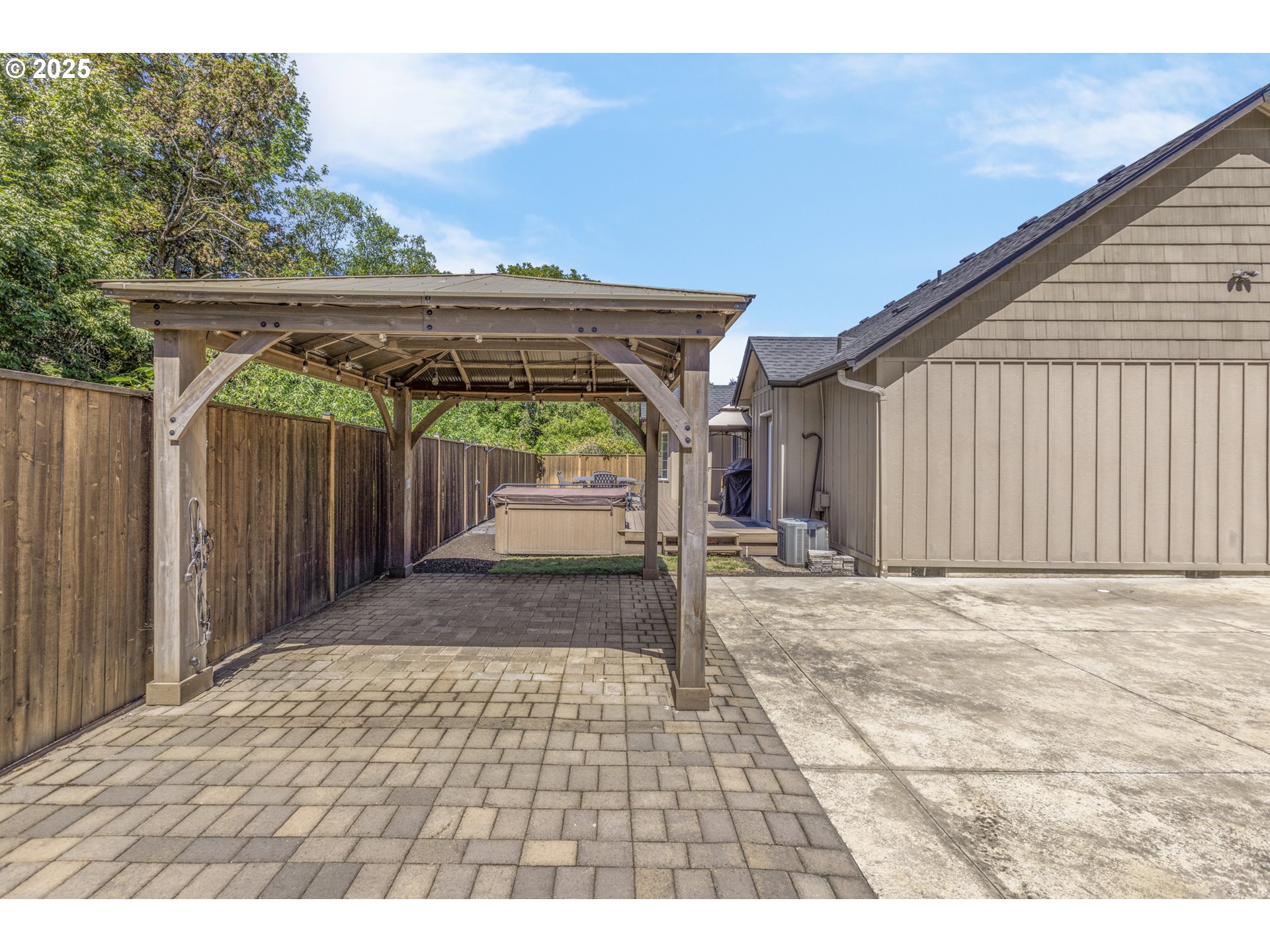 Eugene, Oregon 97404, United States, 3 Bedrooms Bedrooms, ,2 BathroomsBathrooms,Residential,Active,163280