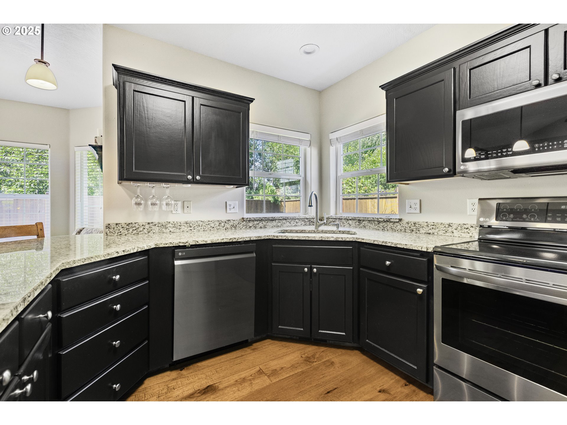 Eugene, Oregon 97404, United States, 3 Bedrooms Bedrooms, ,2 BathroomsBathrooms,Residential,Active,163280