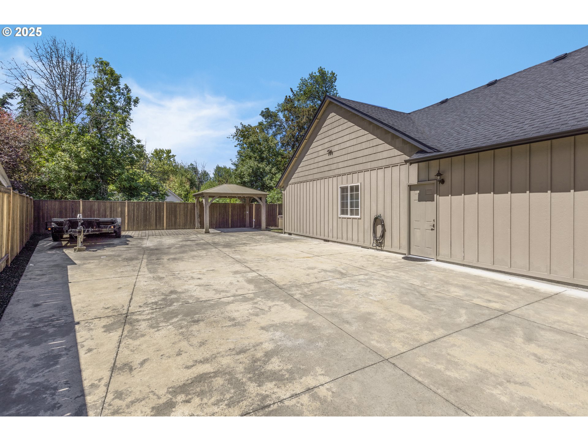 Eugene, Oregon 97404, United States, 3 Bedrooms Bedrooms, ,2 BathroomsBathrooms,Residential,Active,163280