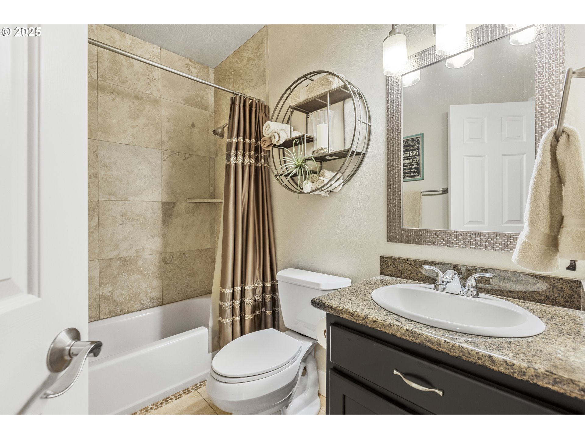 Eugene, Oregon 97404, United States, 3 Bedrooms Bedrooms, ,2 BathroomsBathrooms,Residential,Active,163280