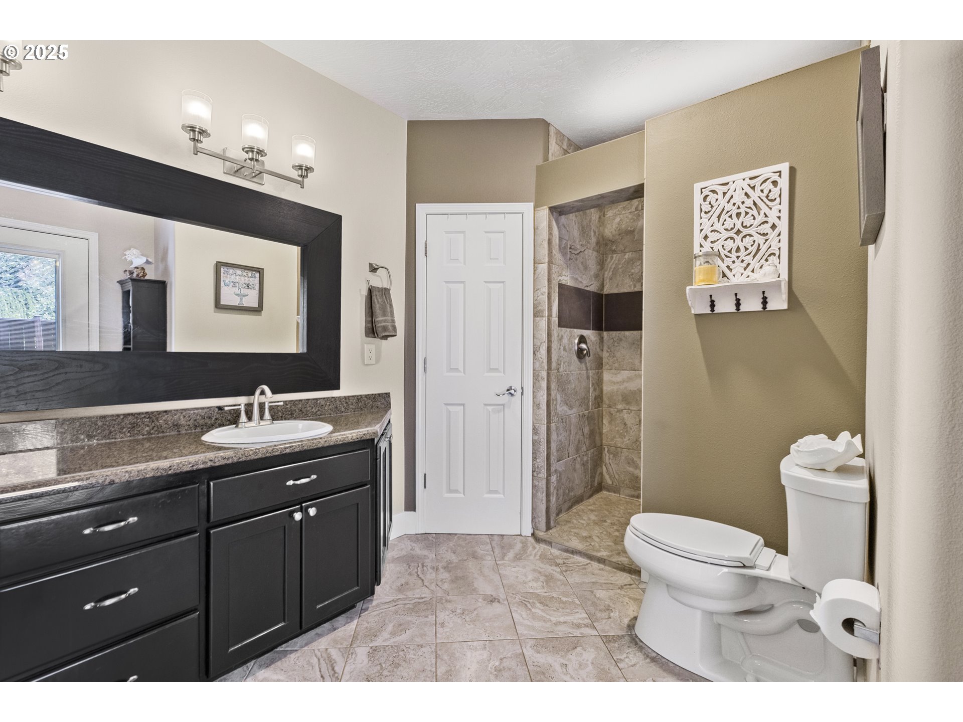 Eugene, Oregon 97404, United States, 3 Bedrooms Bedrooms, ,2 BathroomsBathrooms,Residential,Active,163280